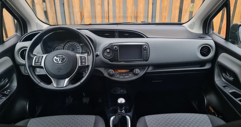 Toyota Yaris cena 38900 przebieg: 98000, rok produkcji 2015 z Jedlina-Zdrój małe 781